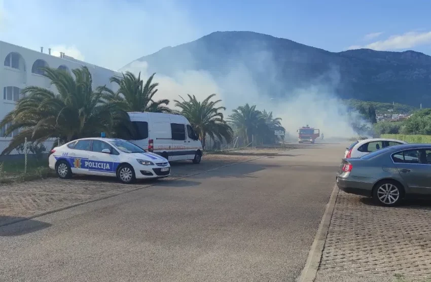 Ekspresnom akcijom vatrogasaca: Ugašen požar u Baru kod srednje škole