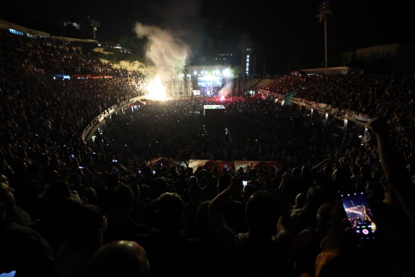 „Veseli se srpski rode“ se orio Tašmajdanom: Danica Crnogorčević i Beogradski sindikat sinoć održali koncert na beogradskom stadionu (VIDEO)