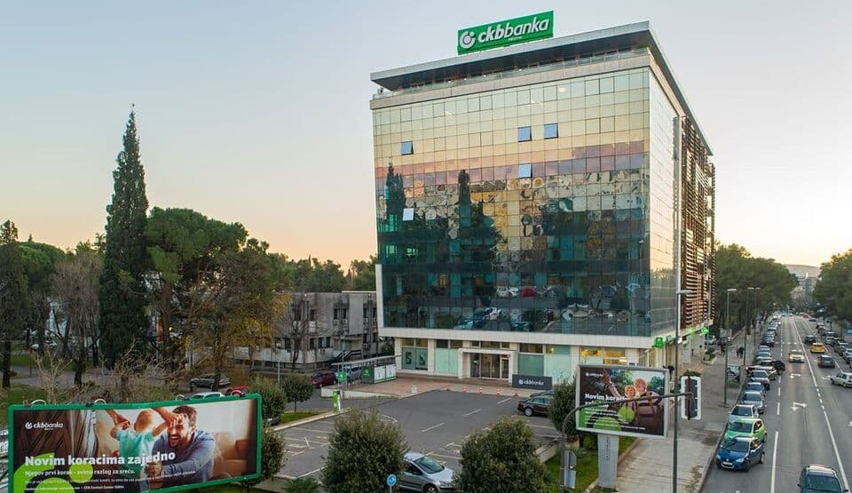 SDT optužio rukovodioca CKB banke i još četiri osobe da su zloupotrebom položaja otuđili 130.000