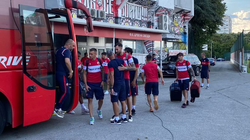 Crvena zvezda počela pripreme: Stanković na prozivci bez pola tima