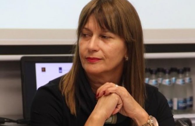 Nikad im nije dosta: Predsjednica udruženja sudija Hasnija Simonović dobila kredit od 20.000 evra iako posjeduje stan, i 2 placa