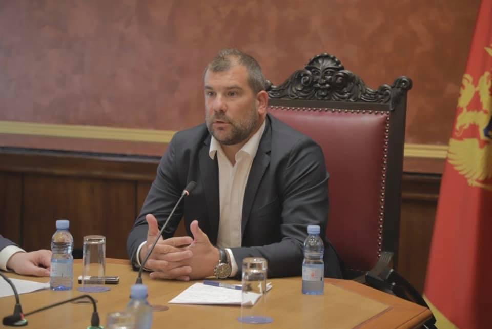 Krapović: Kostićevu ponudu za kupovinu Svetog Stefana treba odmah odbiti!