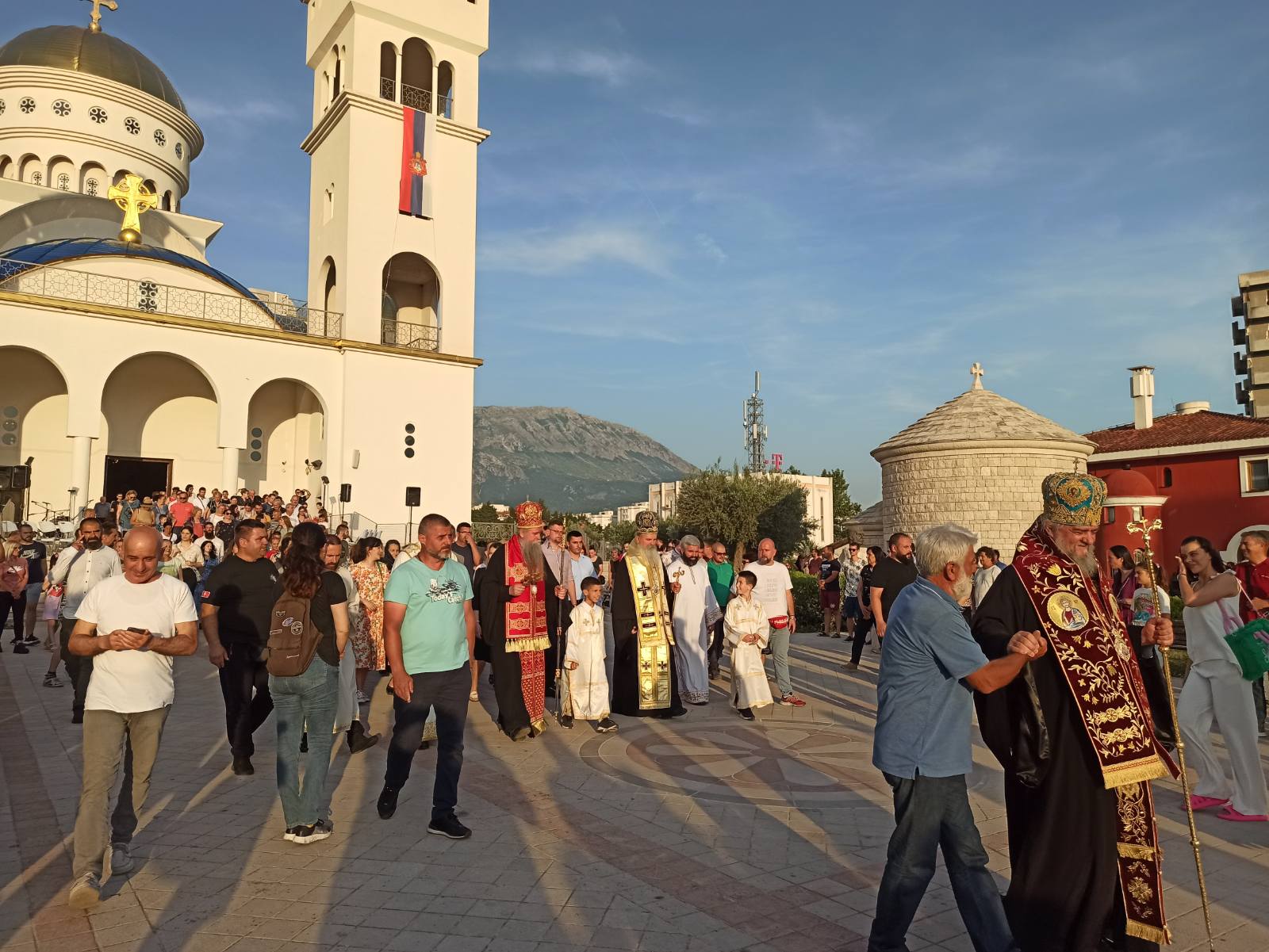 Veličanstvena litija u Baru čast Svetog Jovana Vladimira(FOTO)