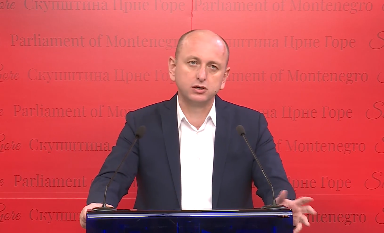 Knežević: Sudija objavljuje usmenu presudu koju tek treba da mi napišu; Nije meni presuđeno, nego Ustavnom sudu!