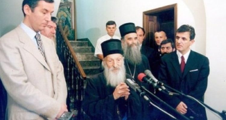 Politički konvertit Milo Đukanović prije 24 godine hvalio i uvažavao SPC i patrijarha Pavla, dok danas ne prestaje sa napadima na nju!