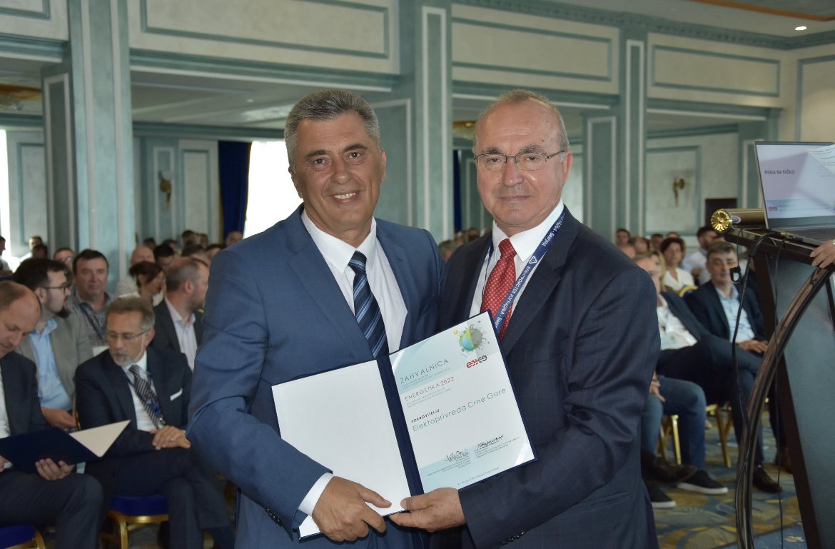 Milutinu Đukanoviću uručeno novo priznanje: Projekat Solari 3000+ u fokusu svih elektroprivreda iz okruženja
