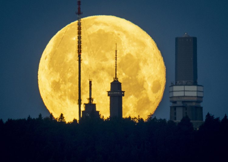 Spektakularni “Mjesec jagode“ bio najbliži Zemlji