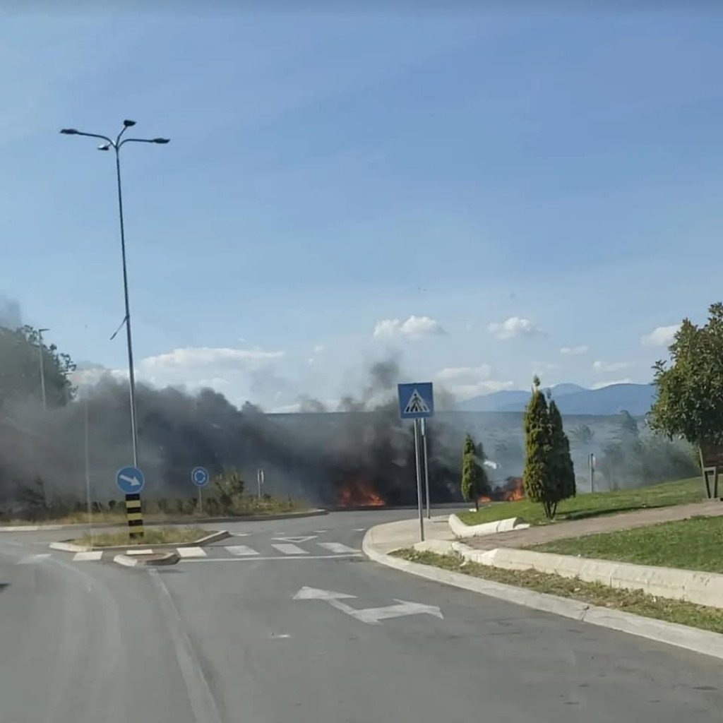 Izgorio automobil u Siti kvartu u Podgorici