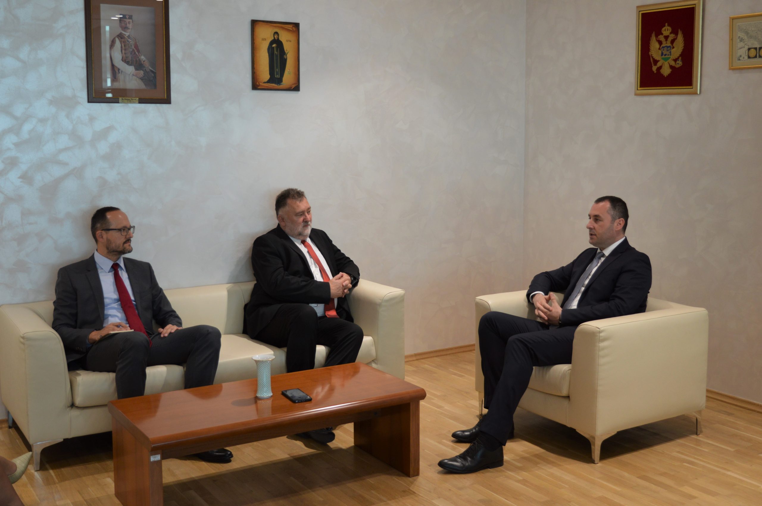 Šćekić sa ambasadorom Gandelom: Slovačka će i u narednom periodu nastaviti da pruža podršku crnogorskom zdravstvu