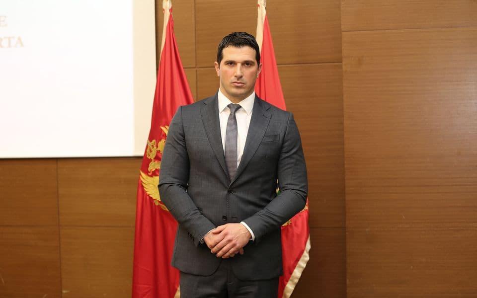 Janoviću možda Vam Kaća Bulatović, Ana Đokić, Adam Marušić i Dejan Damjanović dočaraju osjećaj igranja za državu u kojoj nisi rođen!