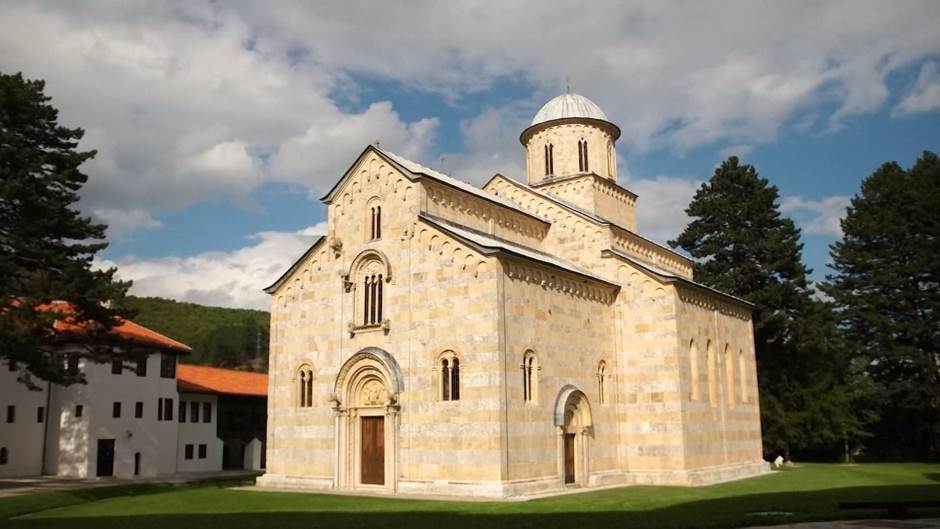 Manastir Visoki Dečani objavio: Grupi raseljenih Srba zabranjeno da prisustvuju prazniku Svete Trojice