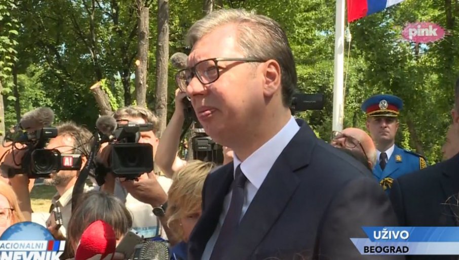 Vučić položio vijenac na Spomenik junacima sa Košara: Hvala vam što ste voljeli svoju zemlju više od svega, Srbija to neće i ne smije zaboraviti!