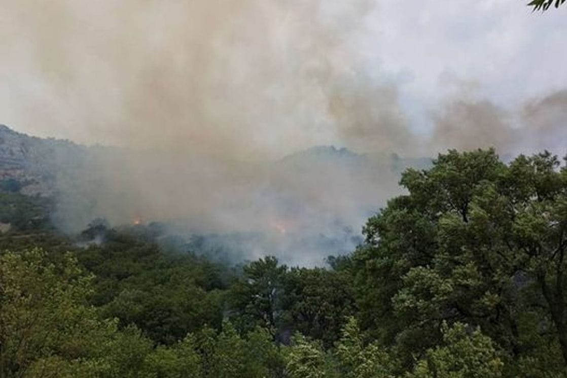 Cijela Podgorica u dimu: Kod Bioča izbio veliki požar potpomognut jakim vjetrom
