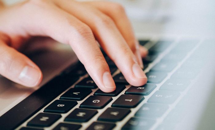 MAGIČNA KOMANDA: Ctrl + Šift + V, „TRIK“ koji malo ko zna za SAVRŠENE e-poruke i dokumente