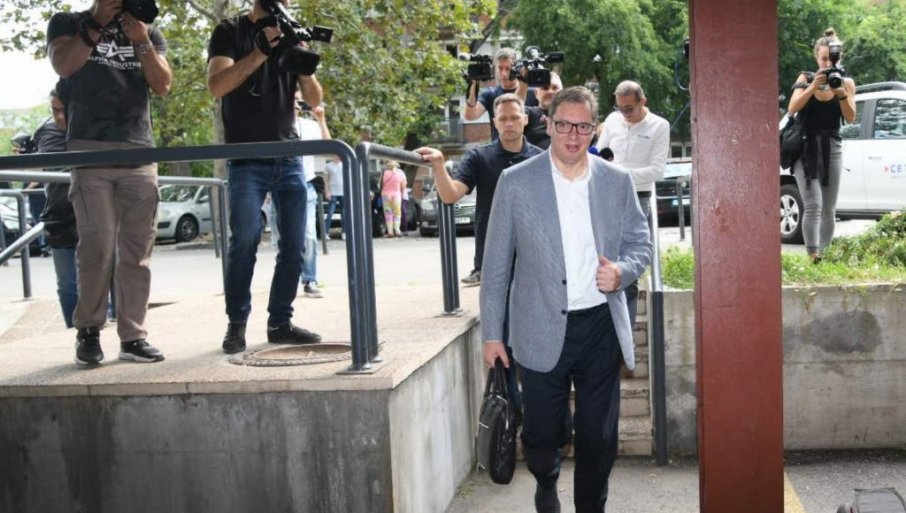 Tema odluka o kandidatu za predsjednika Skupštine: Počeo sastanak predsjedništva SNS, Vučić stigao među prvima