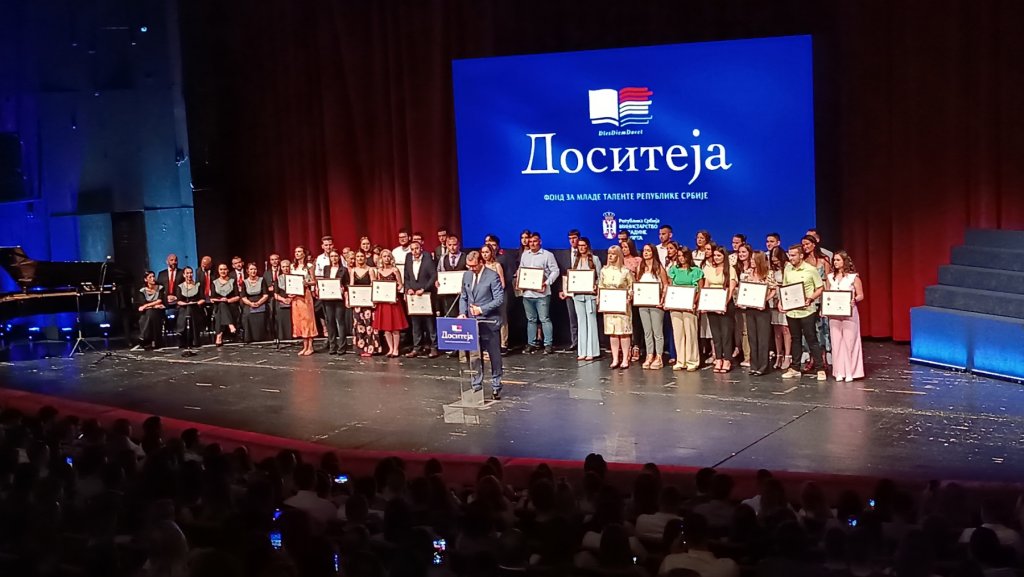 Vučić na svečanoj dodjeli stipendija „Dositeja“ najboljim studentima: Na vas država i društvo moraju da računaju!
