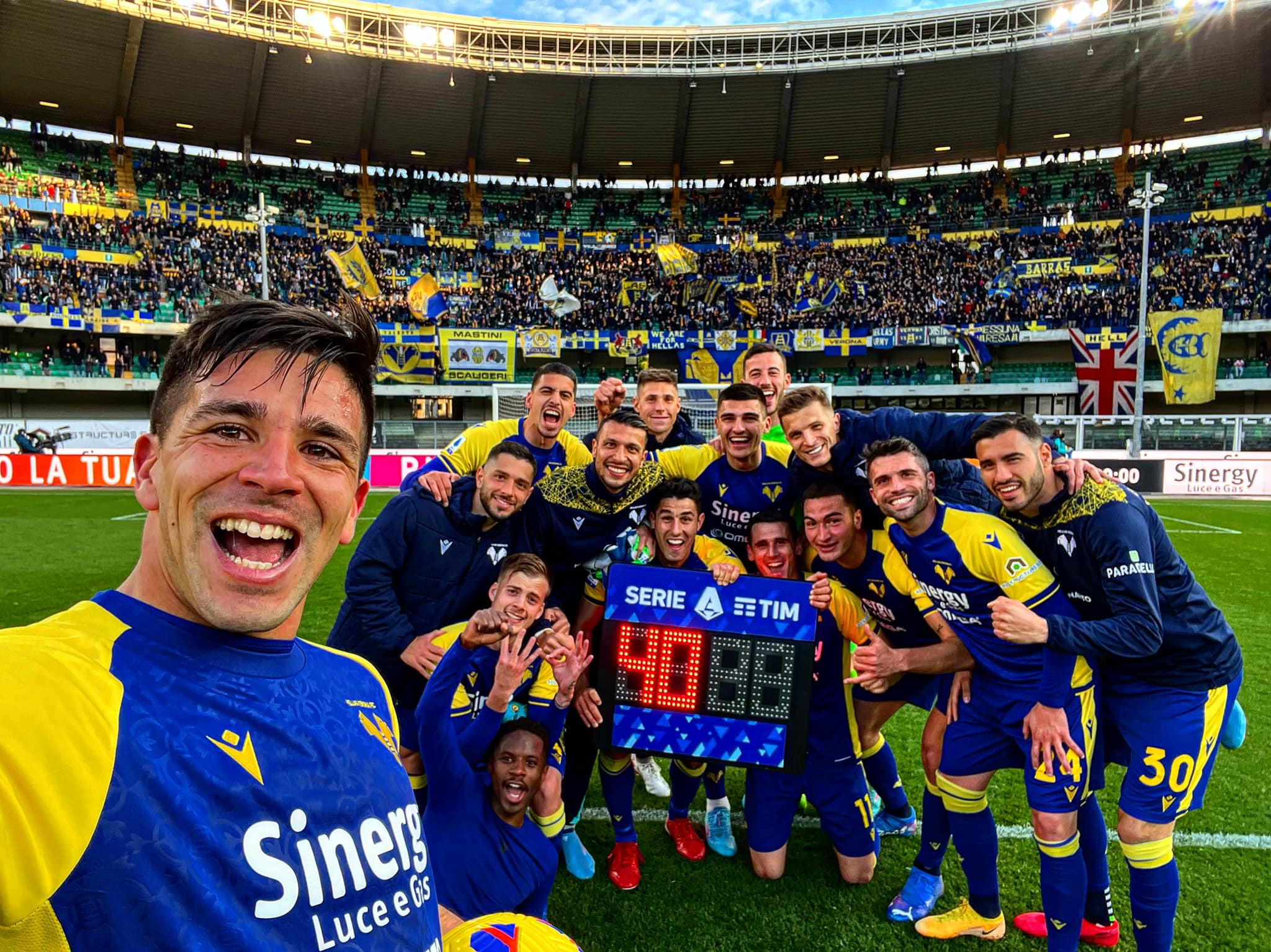 Italijanska posla: Verona otkupila Simeonea od Kaljarija samo da bi ga prodala Napoliju, ali sada Dortmund nudi više