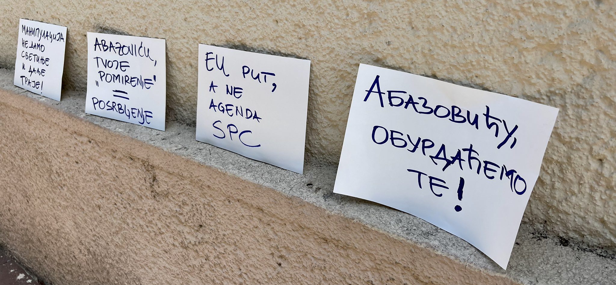 Prijetnja „komita“ napisana mrskom im ćirilicom: „Abazoviću, oburdaćemo te“ (FOTO)