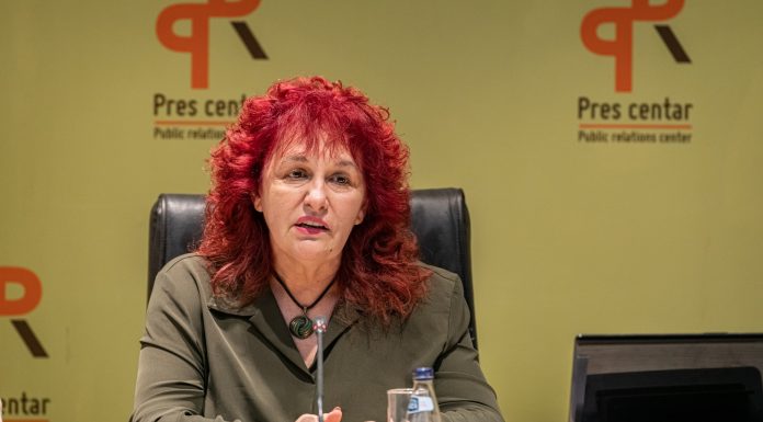 Kad morališu nemoralni ljudi: Prijavljena za krađu, a dijeli lekcije o moralu