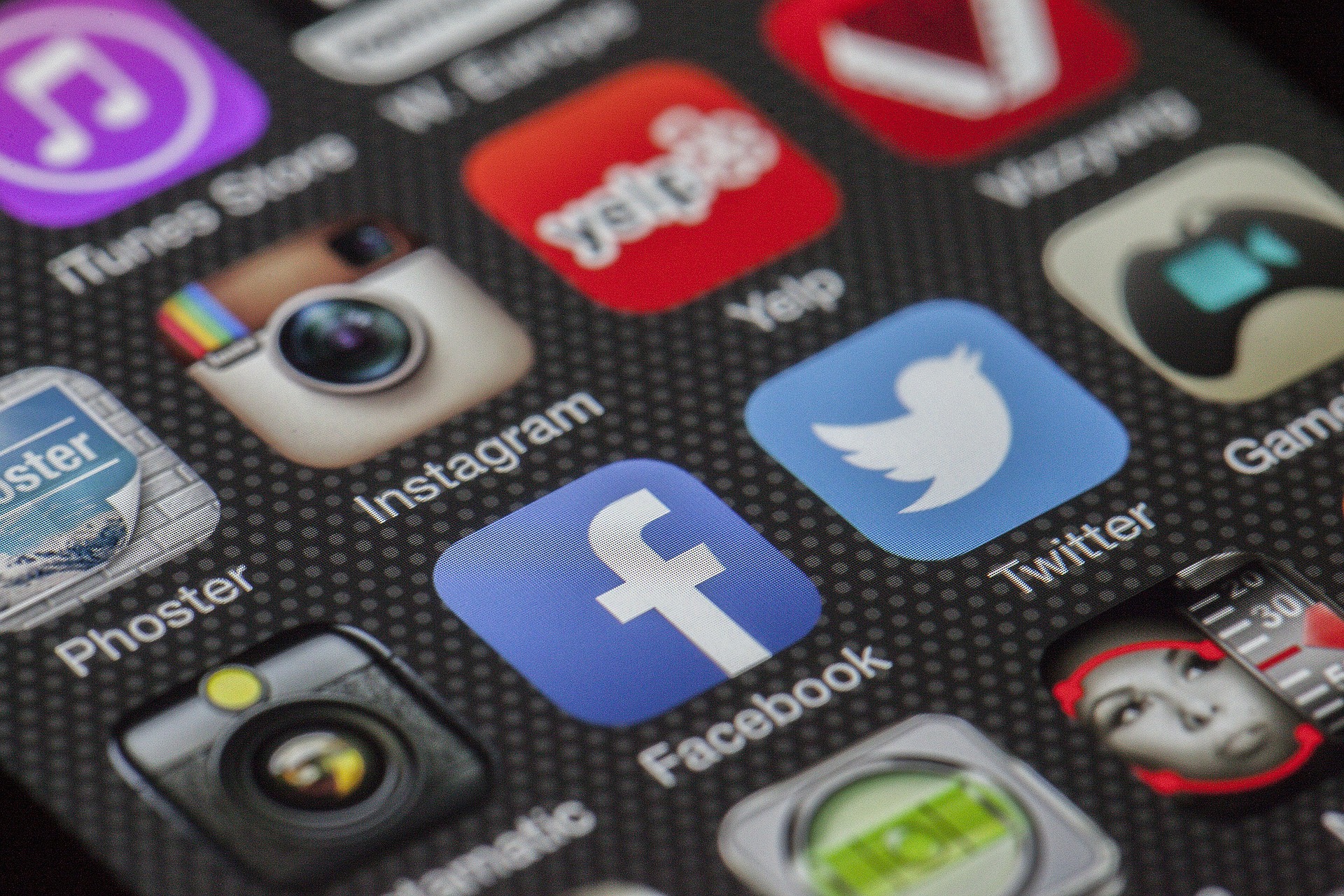 Politico: Evropa bi mogla ostati bez Fejsbuka i Instagrama