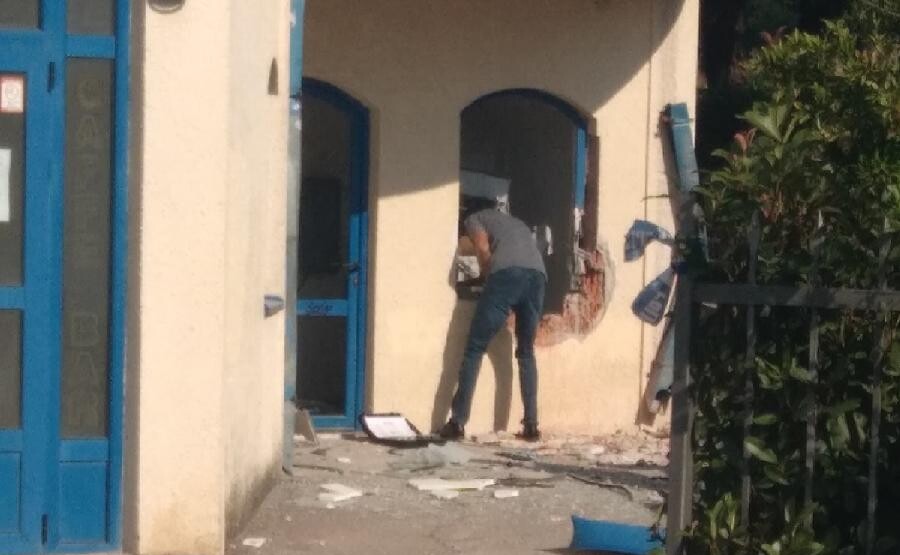 Uprava policije o bombi u Budvi: Osumnjičeni nisu uspjeli da ukradu novac, radimo na identifikaciji lica