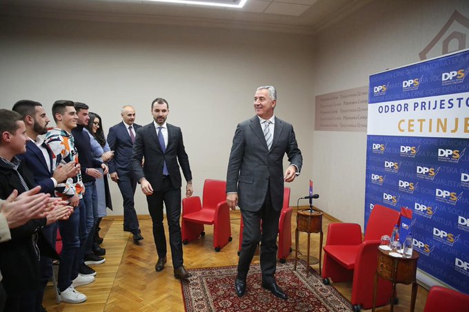 I šakom i kapom: Bivše rukovodstvo Cetinja iz DPS-a za hranu i piće dalo preko 1.200 evra narodnog novca! (FOTO)