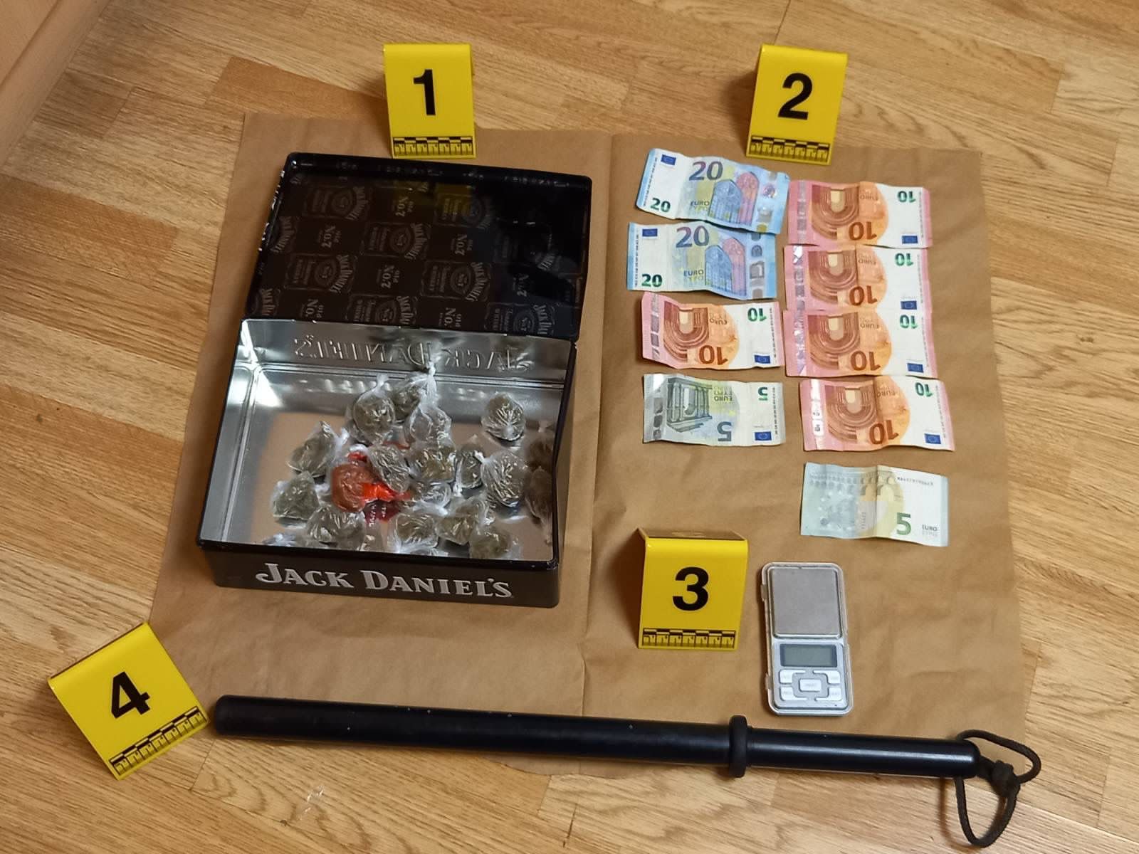 Uhapšen mladić u Baru: Pronađena marihuana, novac, precizna vaga za mjerenje…