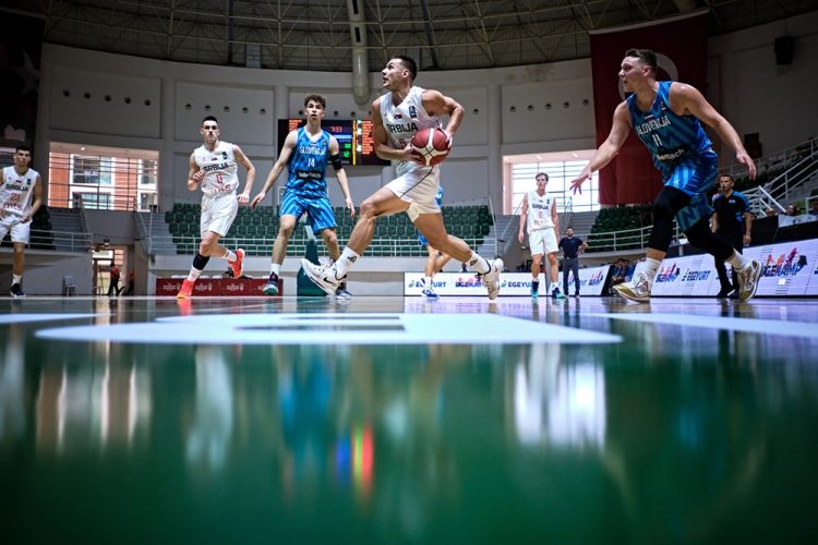 Juniori Srbije nadigrali Sloveniju na startu Evrobasketa