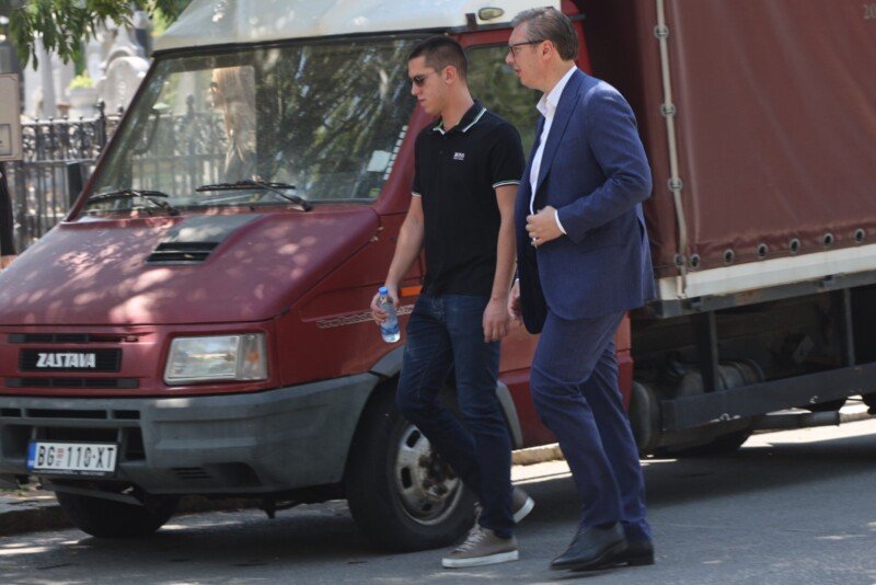 Vučić na pomenu bivšoj supruzi Kseniji: Predsjednik Srbije u pratnji sina Danila (FOTO)