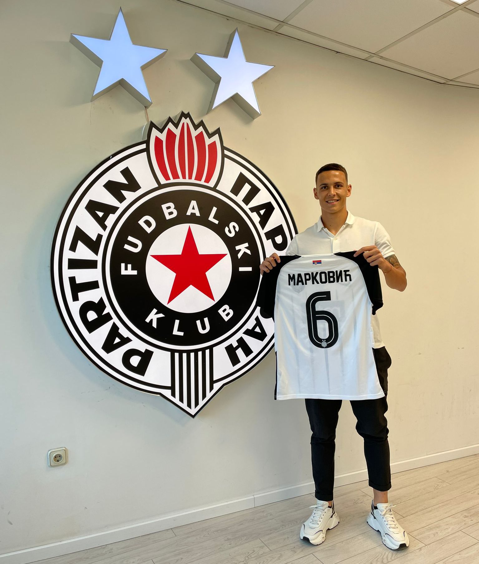 Marković treći put među crno-bijelima: Zadužio šesticu i obavezao se na vjernost do 2026!