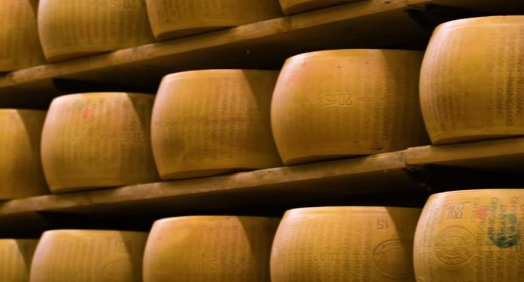 U Italiji postoji banka sira, kredit i dugove možete plaćati u parmezanu