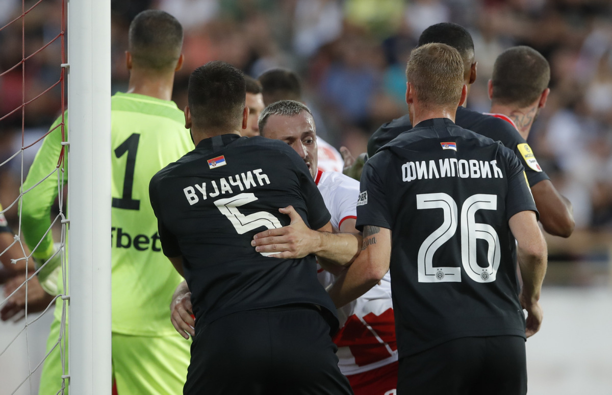 Partizan ne može da registruje pojačanja jer Zvezdi nije platio stolice koje su slomili „grobari“”