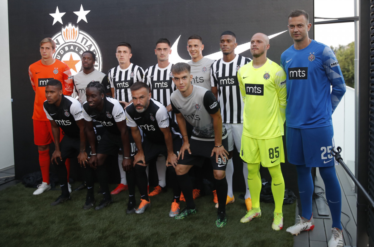Partizan predstavio nove dresove: Klasični crno-bijeli, moćni crni i treća garnitura u čast navijača