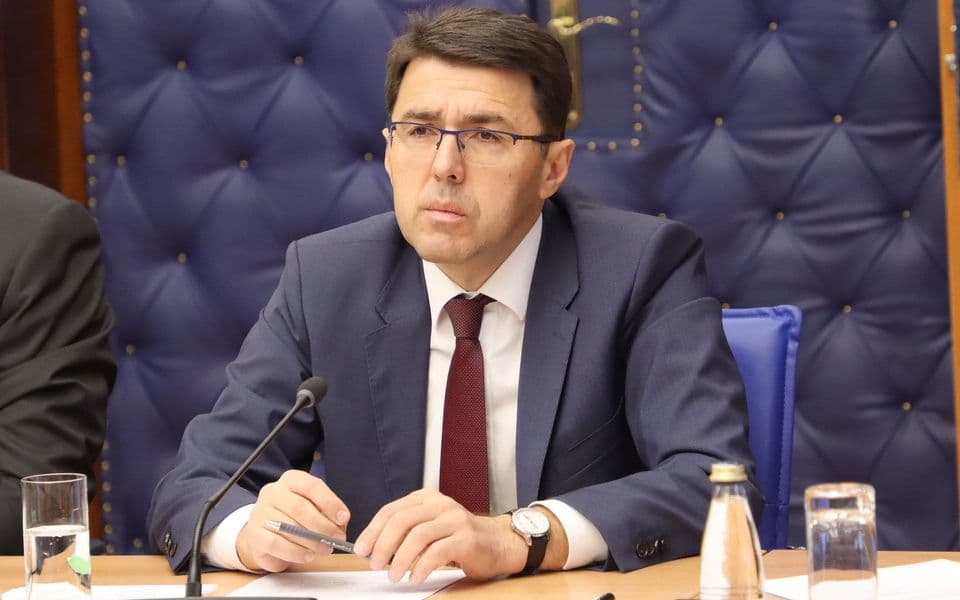 Kandidat za sudiju Ustavnog suda neće da saopšti koje partije ga podržavaju za funkciju, a neće ni da iznese stav o Temeljnom ugovoru!