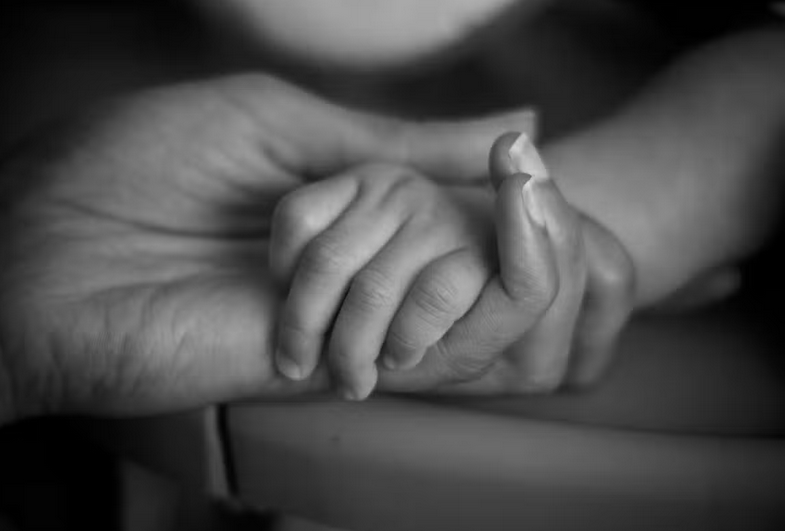 Slučaj bespravnog oduzimanja starateljstva nad djetetom: Murićeva se bezuspješno žalila bivšoj i sadašnjoj vlasti i NVO sektoru – a niko ne želi da joj pomogne!