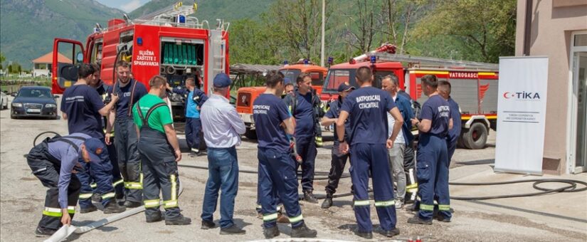 Uspješna akcija Direktorata za zaštitu i spašavanje: Izvukli sedamdesetogodišnjaka iz auta koje je sletjelo sa puta!