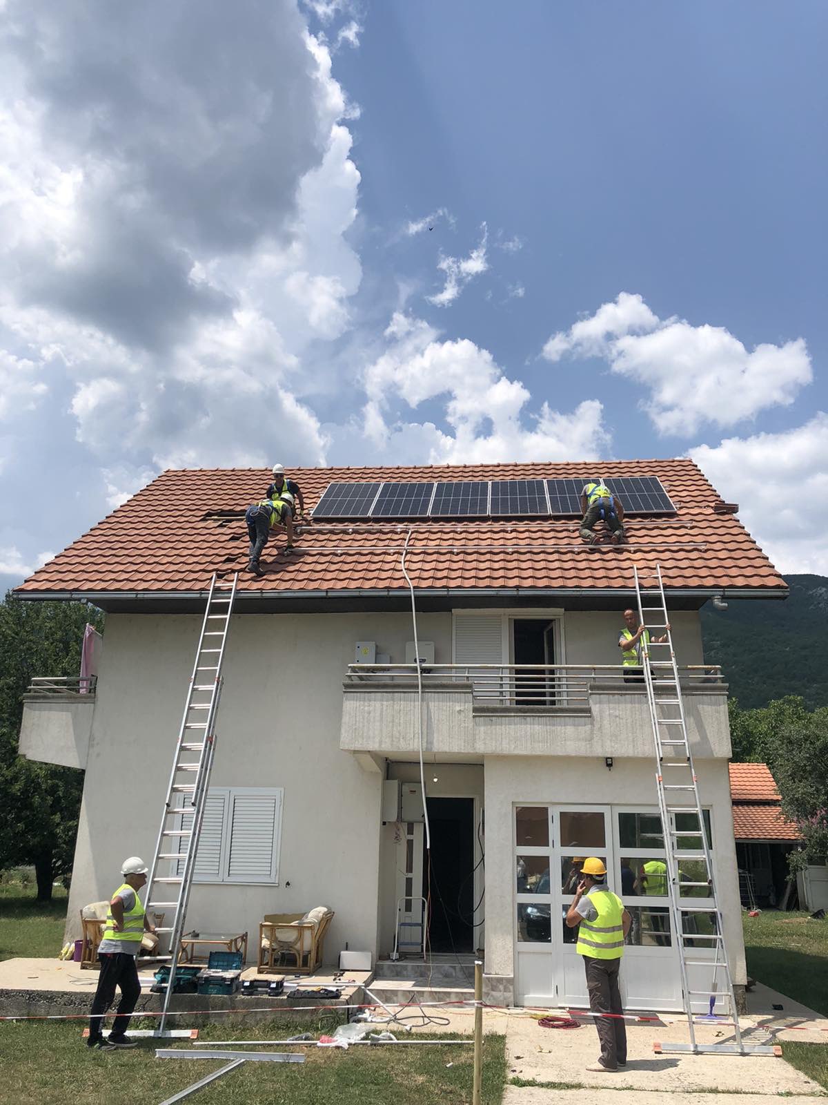 Đukanović: Ugradnja solarnih panela odvija se po planu!