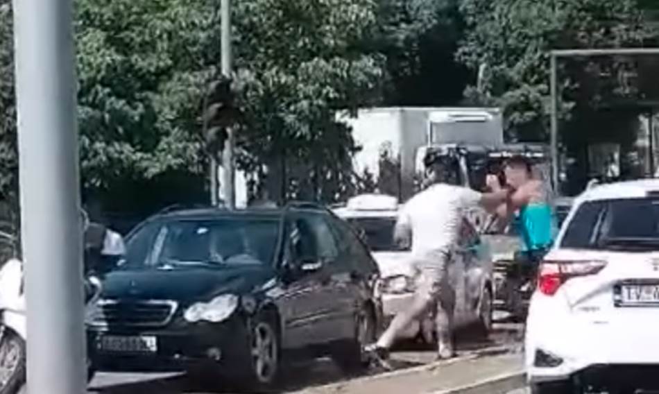 Tuča u Budvi zbog svađe u saobraćaju