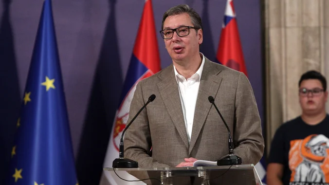 Vučić poručio srpskoj djeci iz Hrvatske, Mađarske i Slovenije: Volite Srbiju onoliko koliko ona voli vas (VIDEO)