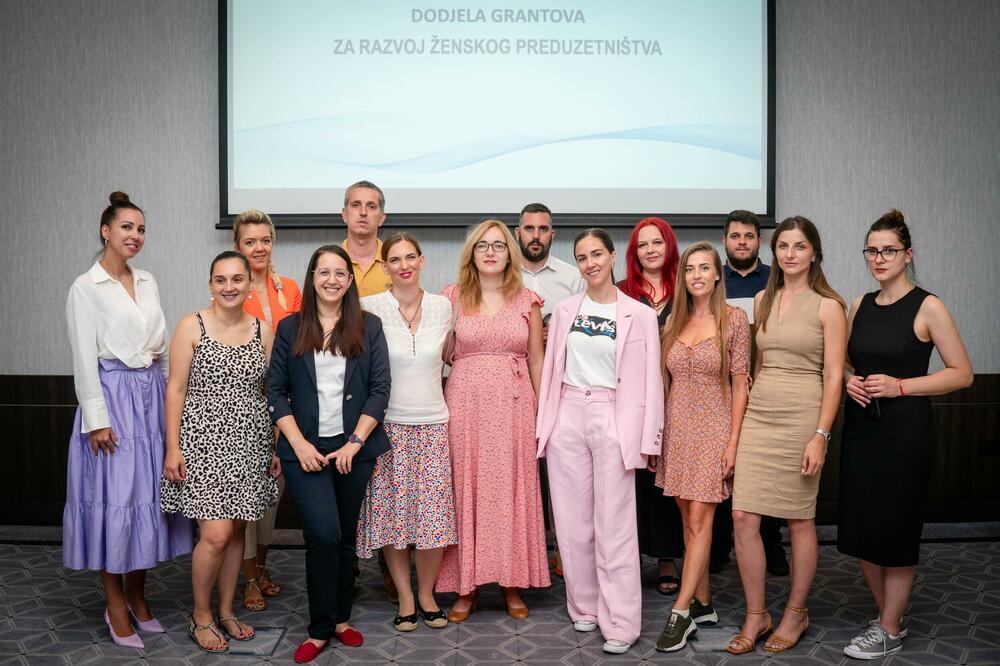 Unija poslodavaca potpisala ugovore sa mladim preduzetnicama: Uručeni ugovori o dodjeli bespovratnih sredstava za podršku razvoju ženskog preduzetništva