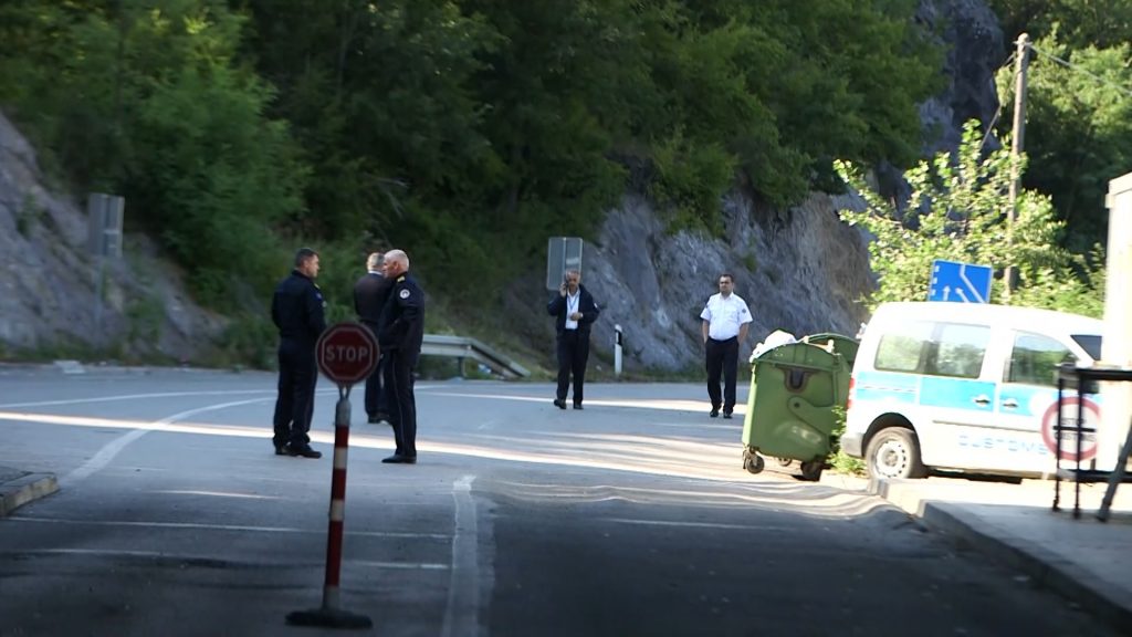 Nakon više od 26 sati blokade: Otvoren saobraćaj na administrativnom prelazu Jarinje!