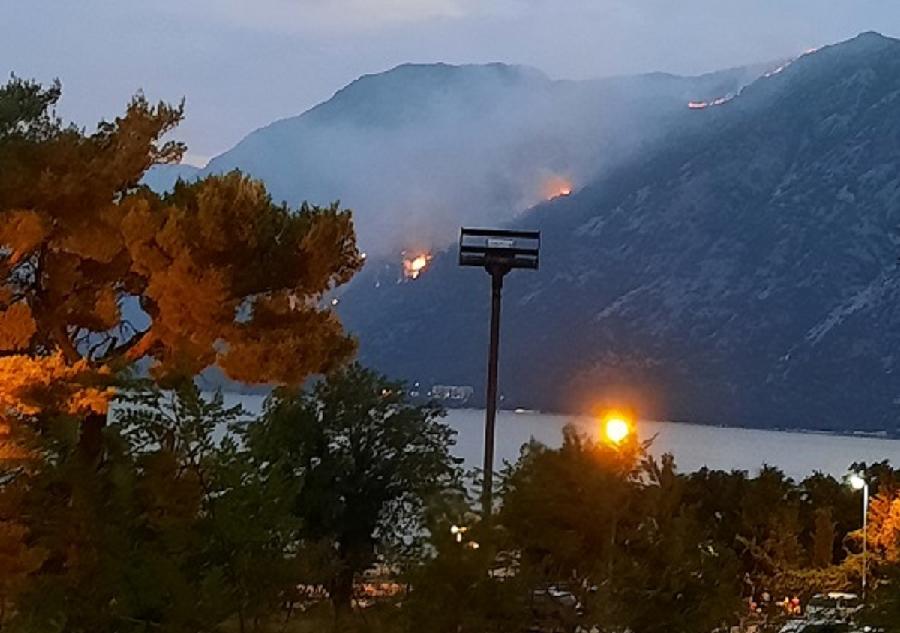 Pored dramatičnih scena sa požarem u Baru: Sinoć gorjela i Boka Kotorska