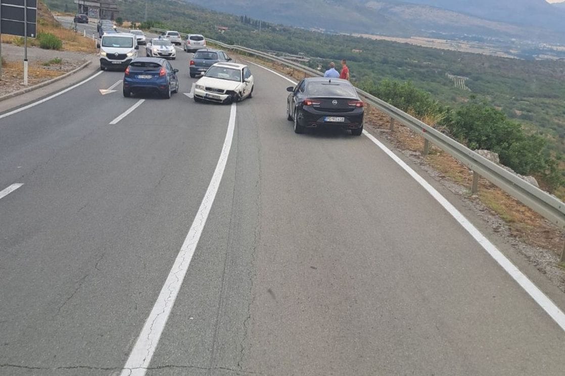 Udes u Kokotima: Nema povrijeđenih, ali je pričinjena velika materijalna šteta