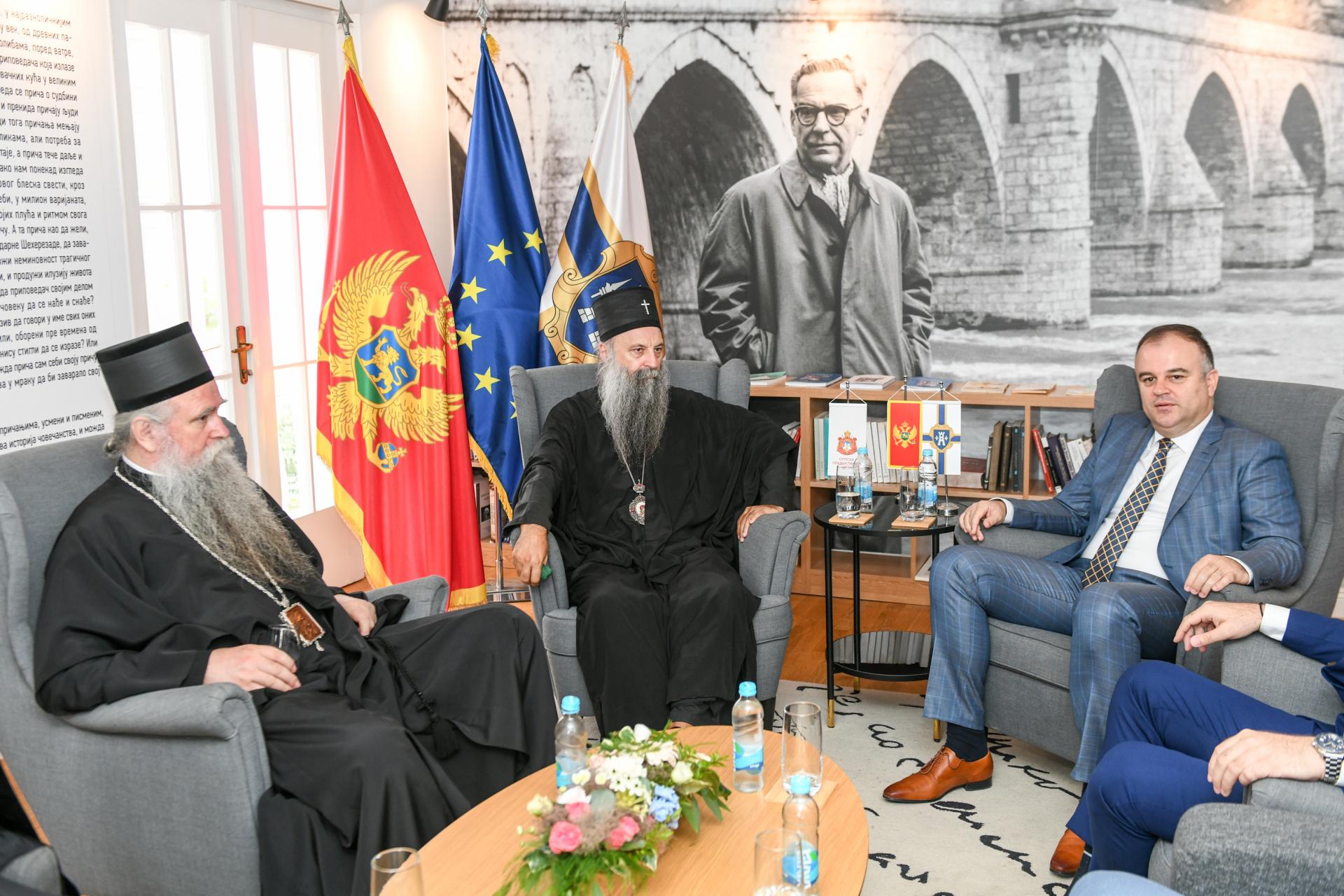 Stevan Katić ugostio patrijarha Porfirija i mitropolita Joanikija!