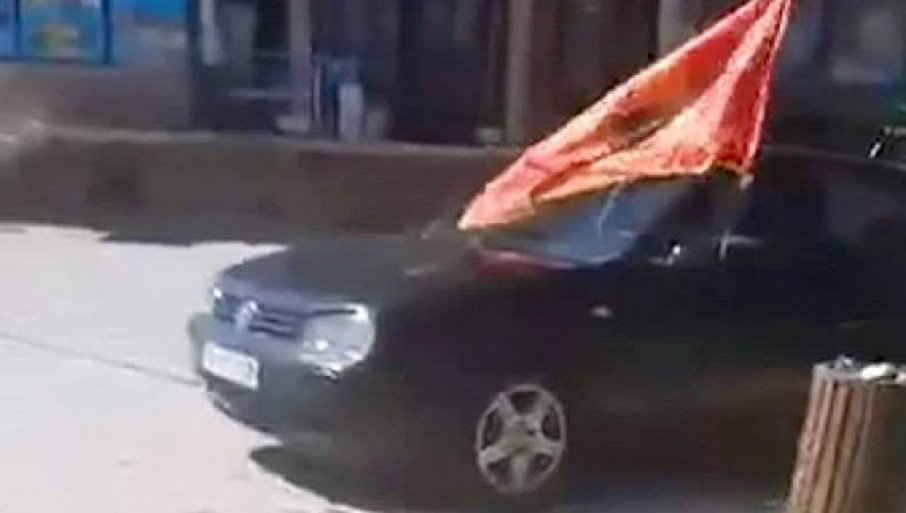 Nove eksces Albanaca na Kosmetu: Zastavama terorističke UČK provocirali Srbe u Vrbovcu!