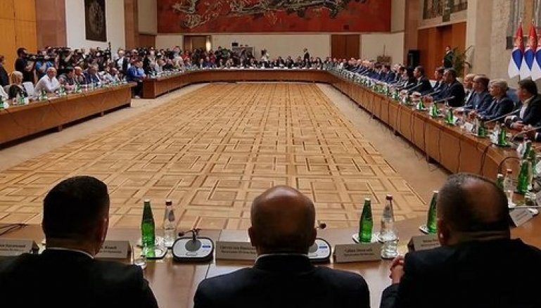 Počeo sastanak u Palati Srbije: Predsjednik razgovara sa Srbima sa Kosova i Metohije (FOTO)