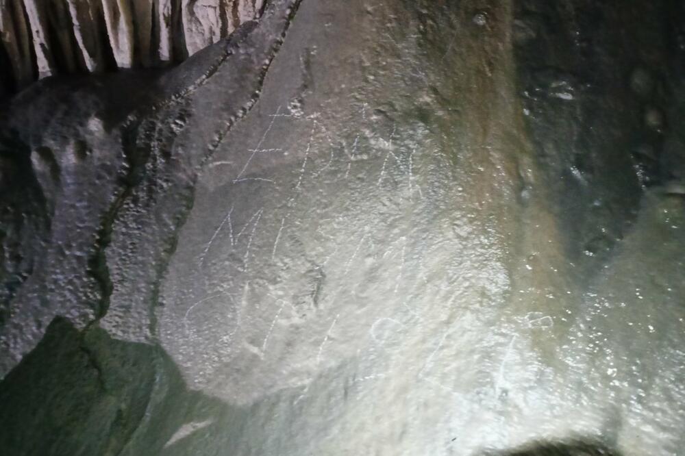 Zbog ispisivanja grafita u Đalovića pećini: Podnijeta krivična prijava protiv dvije osobe!