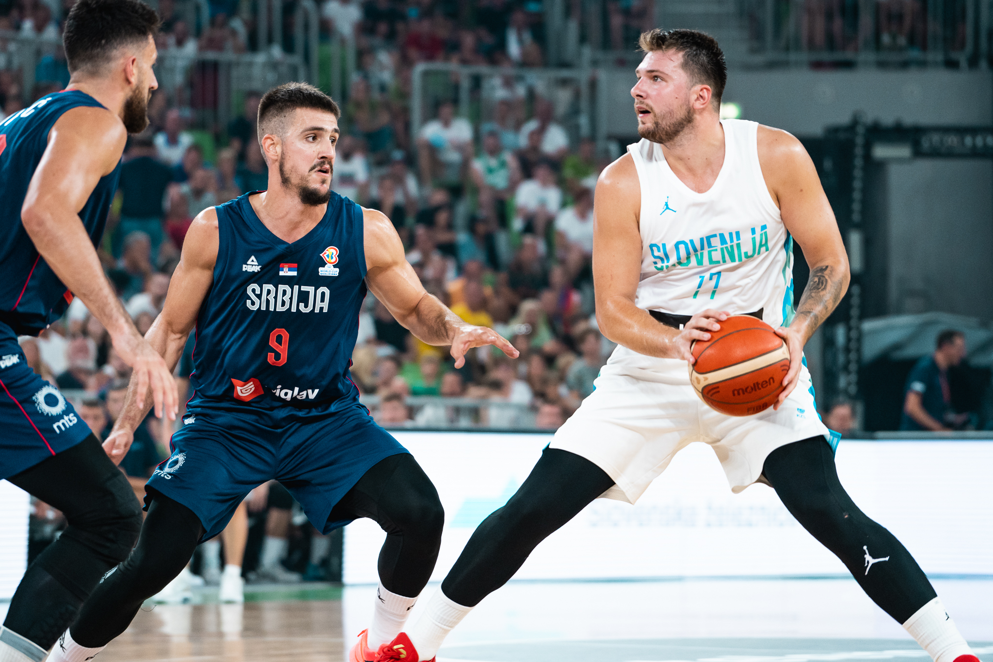 Svjetske zvijezde u „Stožicama“: Dončić, Jokić, Đoković; Slovenci slavili nakon produžetka