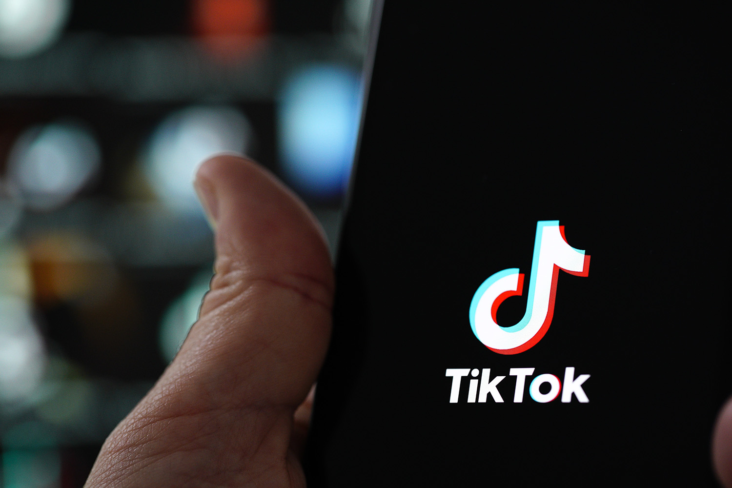 Poslanici izrazili zabrinutost: Britanski parlament gasi TikTok nalog zbog povezanosti sa Kinom