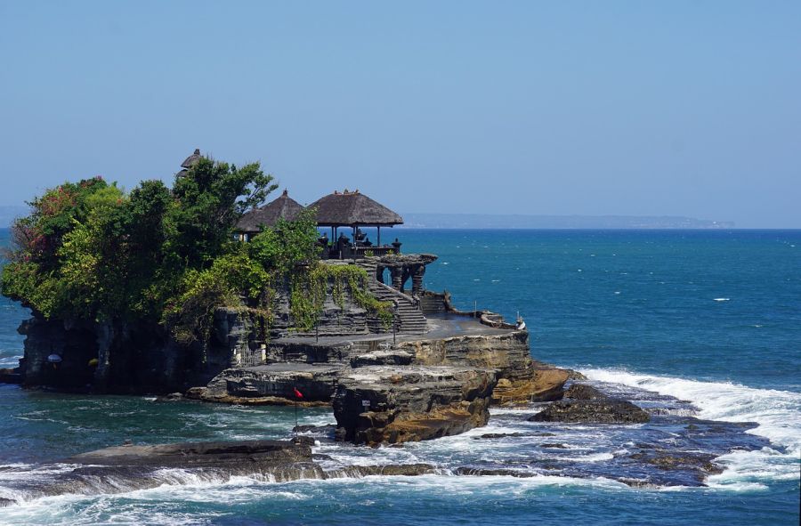 Bali ima jednu uobičajenu plažu, do koje se stiže na neobičan način penjanjem, ukoliko ste njihov gost, vožnja je besplatna